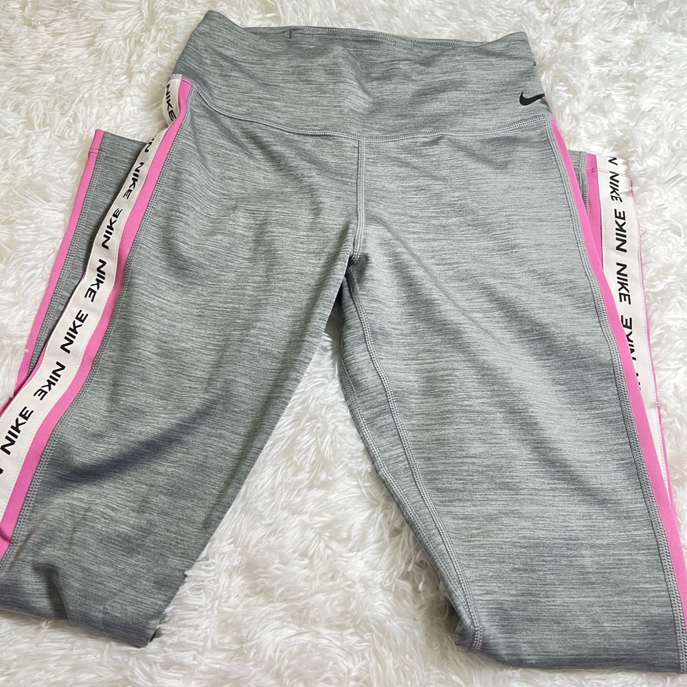 Nike leggings with phone pocket never wore size Xs